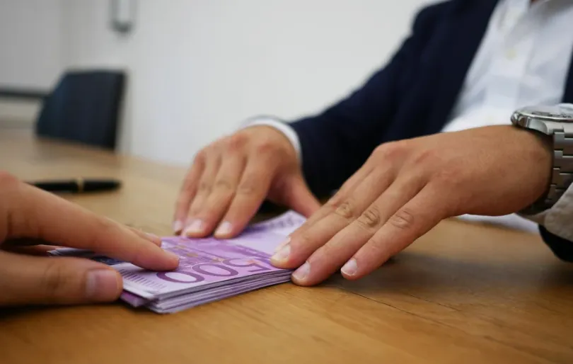 Lending Money to Friends? 5 Smart Tips to Keep in Mind